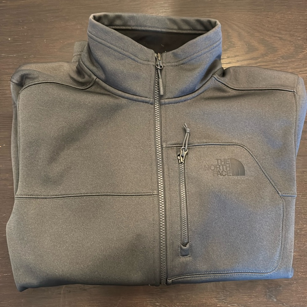 The North Face windwall men’s small. Grey.